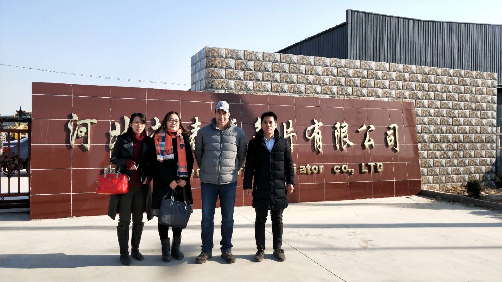 國外客戶到公司實(shí)地驗(yàn)廠